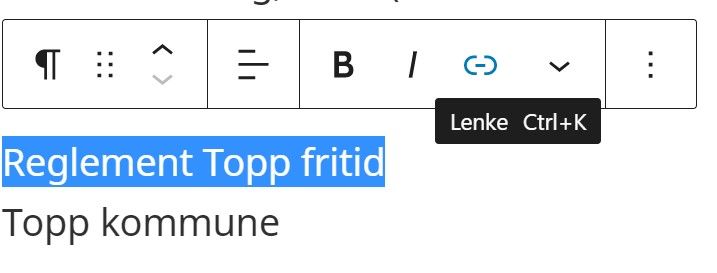 Verktøylinje i Wordpress og to linjer tekst. I den øverste linjen står det «Reglement Topp fritid», og dette er uthevet med blå bokstaver. Lenkesymbolet i verktøylinjen er også uthevet, og teksten «Lenke Ctrl+K» står ved lenkesymbol-ikonet.