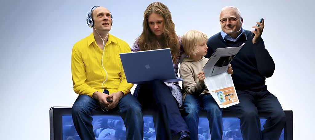 Personer med forskjellige elektroniske medier. Foto.