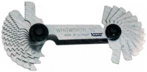 Metallverktøy med mange ulike blad med tagger. Foto.