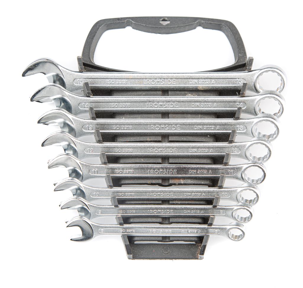 Kombinasjonsnøklar med ringnøkkel i den eine enden. Foto.