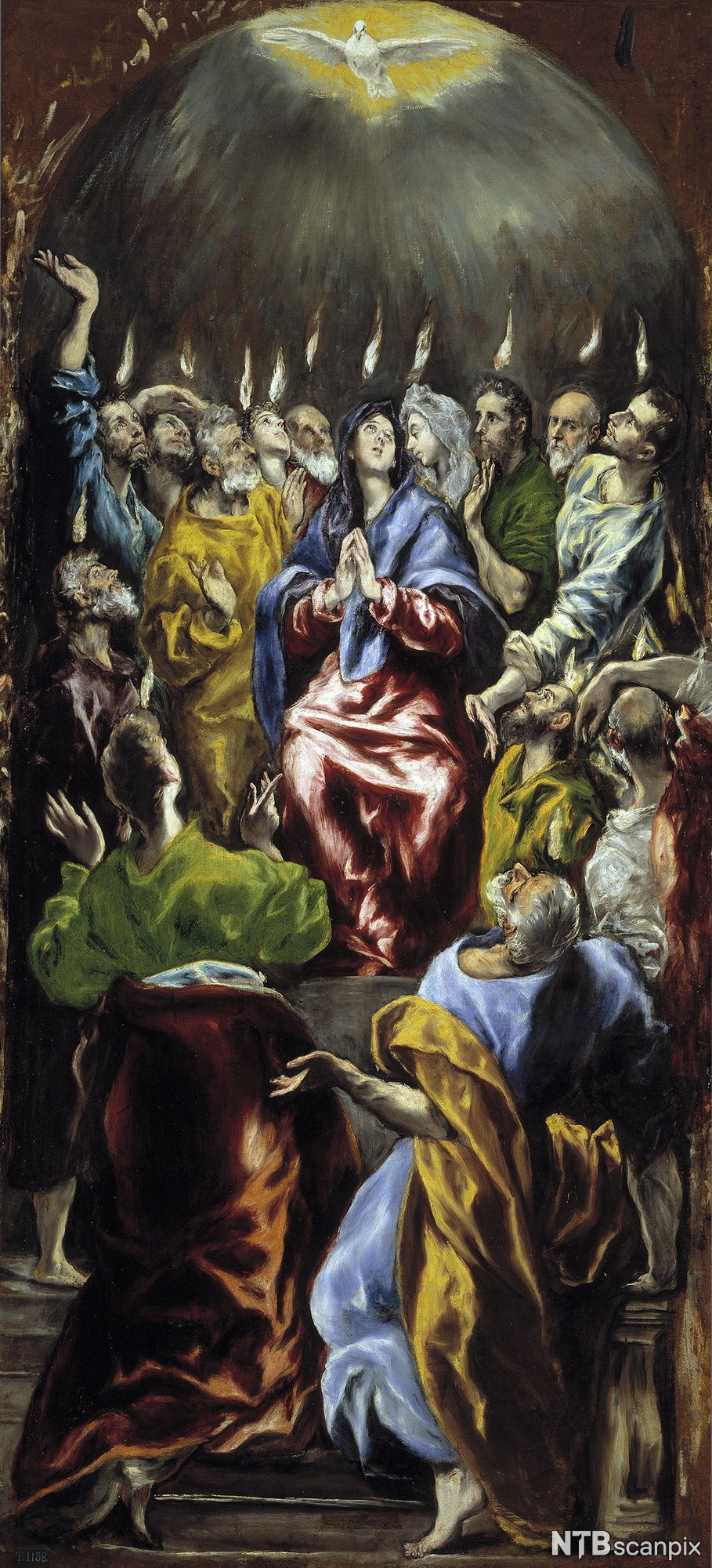 Oljemaleri av Maria og disiplene til Jesus. De har ild over hodene sine og ser opp mot ei due. Foto.