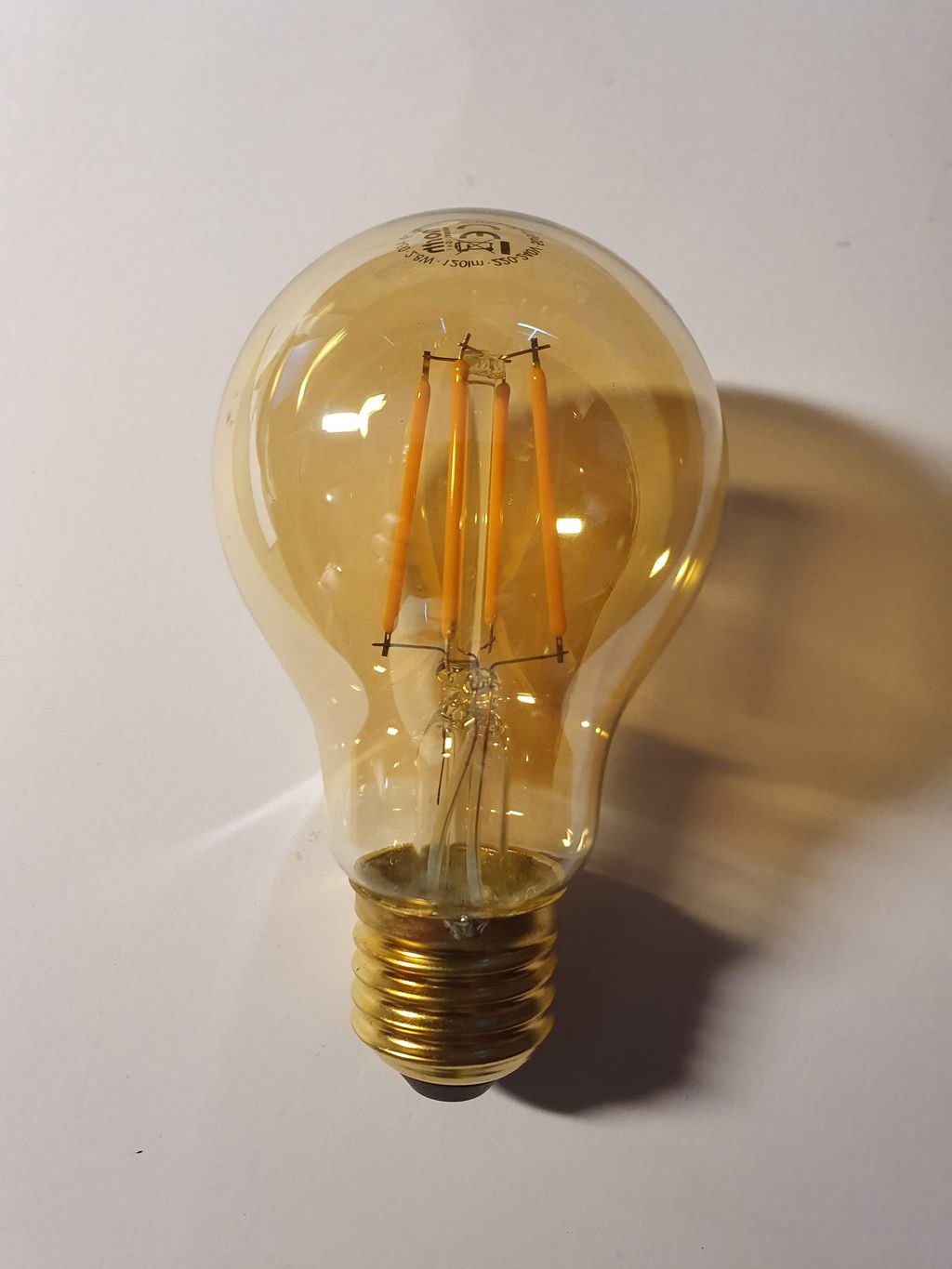 LED-pære uten strøm på. Foto.