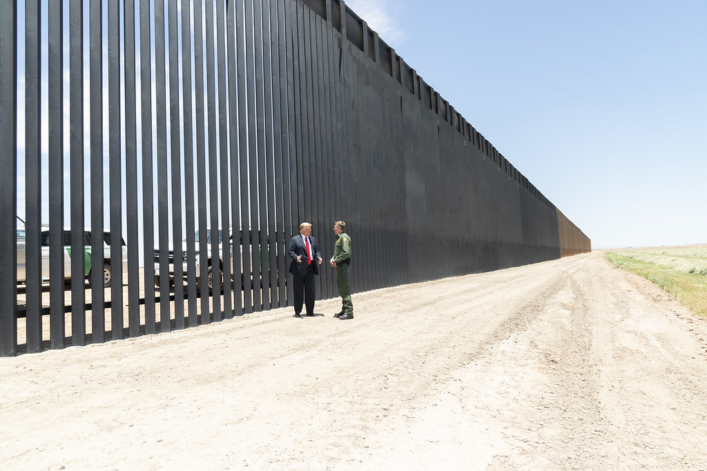 President trump is visiting the wall between the United States and Mexico. Photo.