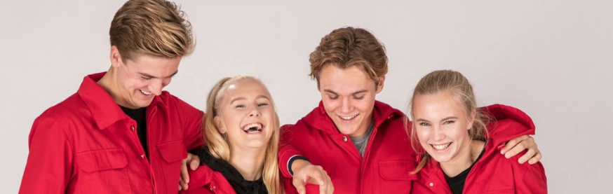 Fire ungdommer med russedresser