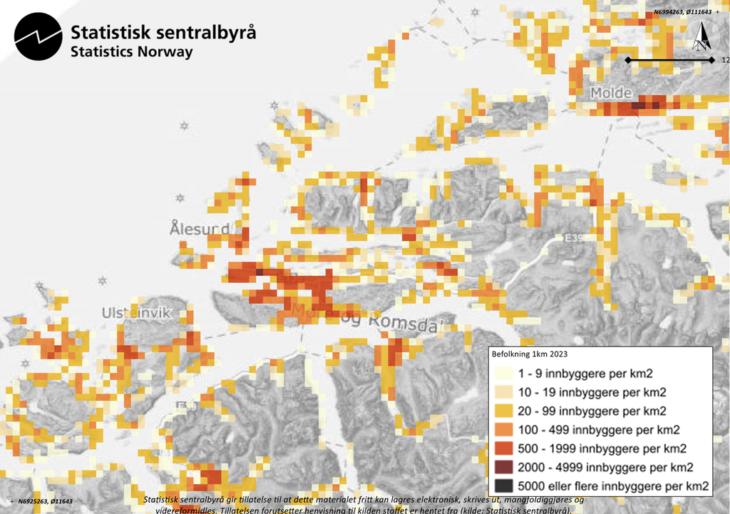 Kartutsnitt som viser deler av Romsdal og Sunnmøre. Små fargede kvadrater representerer befolkningstetthet i området. For eksempel angir lysegult 1 til 9 innbyggere per kvadratkilometer, oransje angir 100 til 499 innbyggere per kvadratkilometer, og mørkerødt angir 2000 til 4999 innbyggere per kvadratkilometer. Illustrasjon.