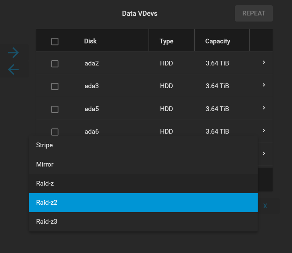 Utklipp, viser høyre kolonne med "Data VDevs"-liste og tilknyttede disker. Under er en åpnet undermeny som viser forskjellige RAID-Z-varianter. Skjermbilde.