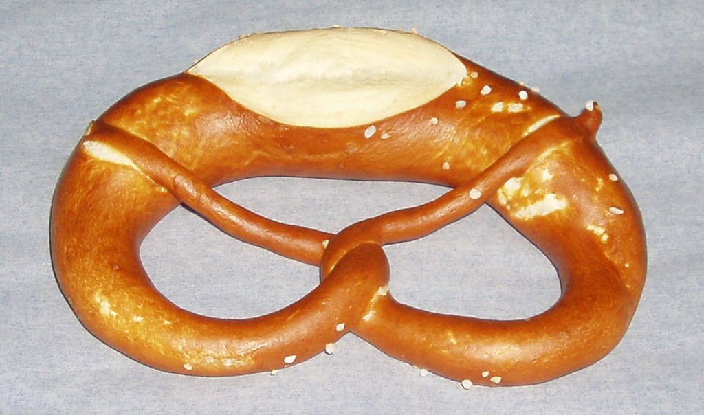 Stor, myk saltkringle. Foto.