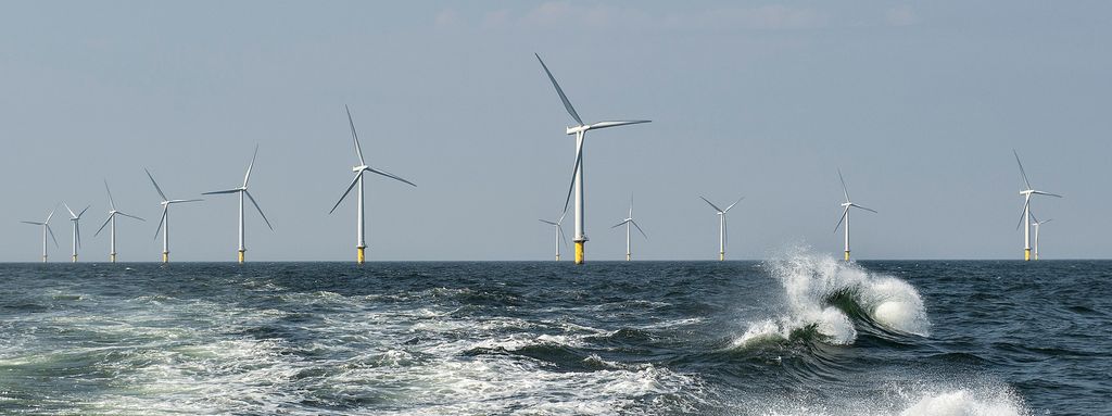 Vindturbiner i havet. Foto.