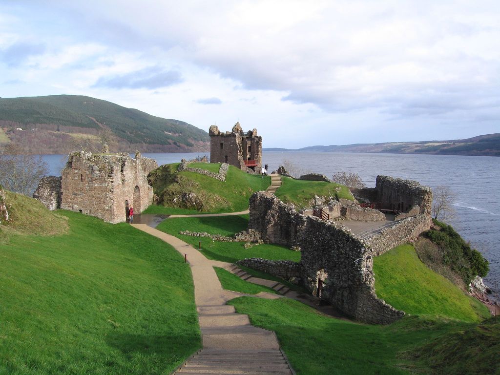 Loch Ness, Urquhart Castle. Photo.
