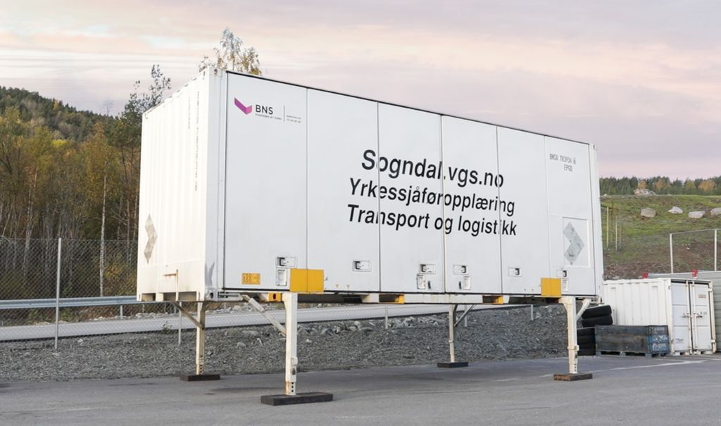 Konteiner av typen vekselflak. Foto.