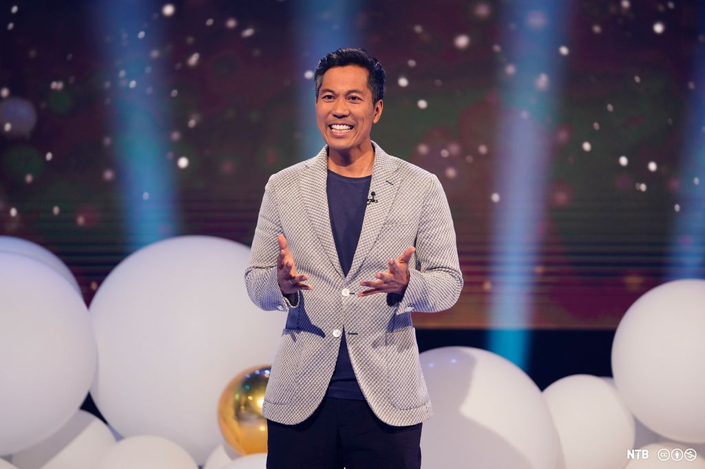 Christian Strand, NRK-programleder, som prisutdeler på Gullruten 2021. Foto.