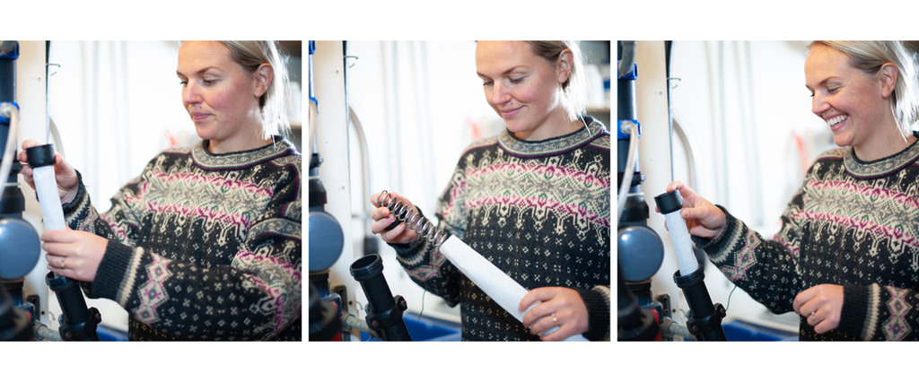 En kollasj med bilder av ei dame som setter i et mjølkefilter. Foto.