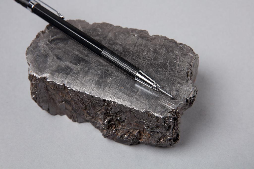 Grafittbit og blyant. Foto.