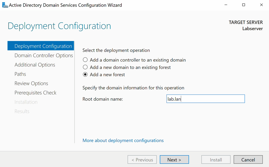 Utklipp fra «Deploy Configuration». «Add a new forest» er valgt, og domenet «lab.lan» er skrevet inn i «Root domain name»-feltet. Skjermbilde.