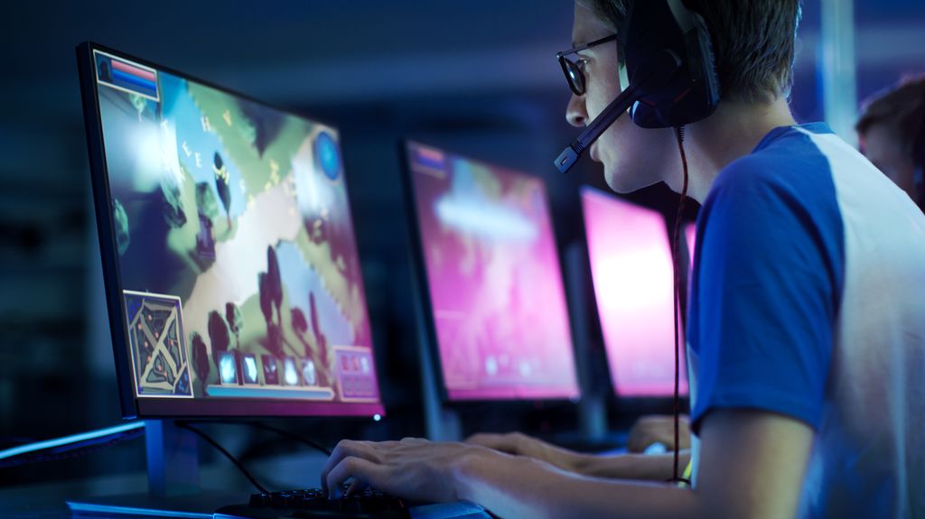 Ung mann gamer. Foto.