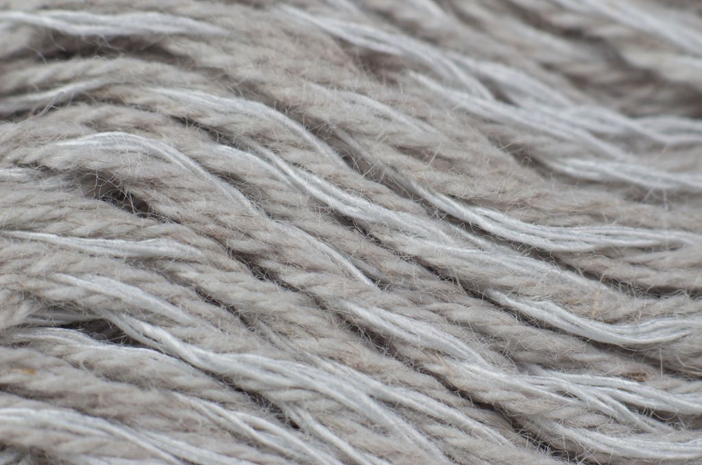 Garn med bomull-, lin og viskosetråder. Foto.