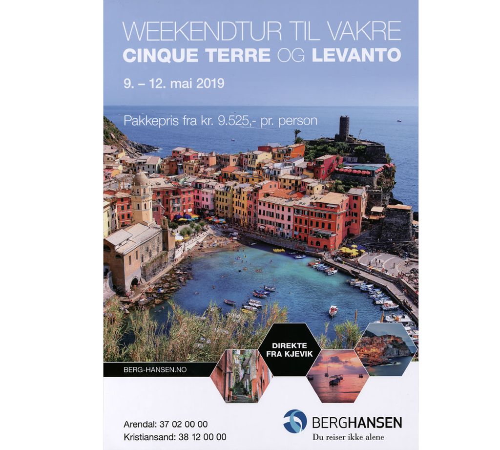 Reklameplakat for reisebyrået Berg-Hansen, som tilbyr pakkepris på weekendtur til Cinque Terre og Levanto, direkte fra Kjevik. Foto-motivet er fargerike, gamle italienske hus som ligger i klynge ved ei bukt. Foto.