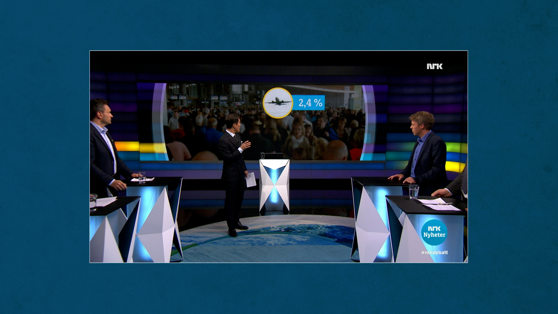 Programleder Fredrik Solvang i aksjon i NRK-programmet "Debatten". Foto.