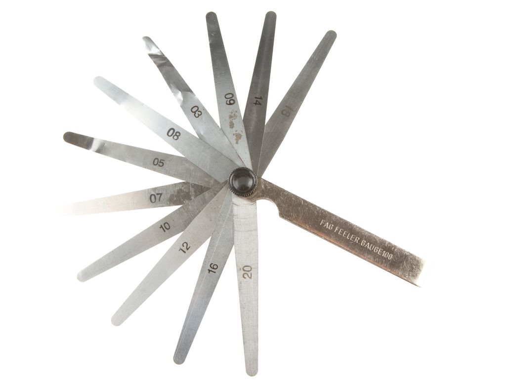 Bladsøkjar: Ei rekkje blad, også kalla shims, samla i eit knippe. Foto.