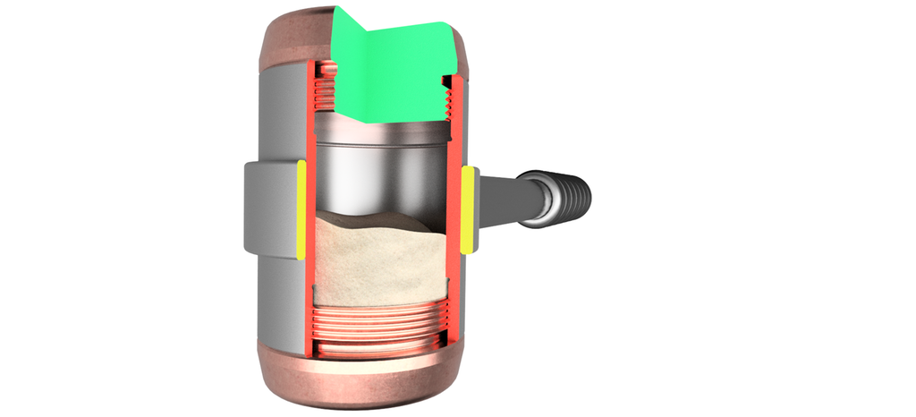 Hammer med et tverrsnitt gjennom hammerhodet. Det består av fire ulike komponenter. Den ene enden er lys grønn, deretter er det sølvaktig metall som kan være innsiden av hammerhodet, så er det lysebrun pulvermasse, og nederst er det en messingfarget del. Begge slagflatene er skrudd og har en messingfarget overflate, selve hammerhodet og håndtaket har sølvfarge. Illustrasjon.