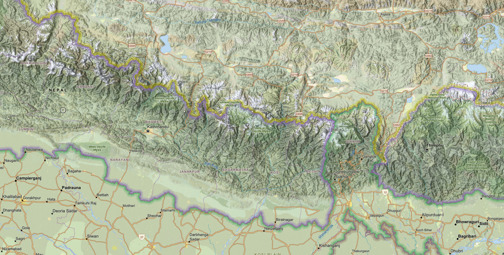 Utsnitt av topografisk kart over deler av Himalaya. Utsnittet viser at Himalaya strekker seg over Nepal og omkringliggende land. Skyggeleggingen viser at fjellene i Himalaya er høyere enn andre fjell i området. Illustrasjon.
