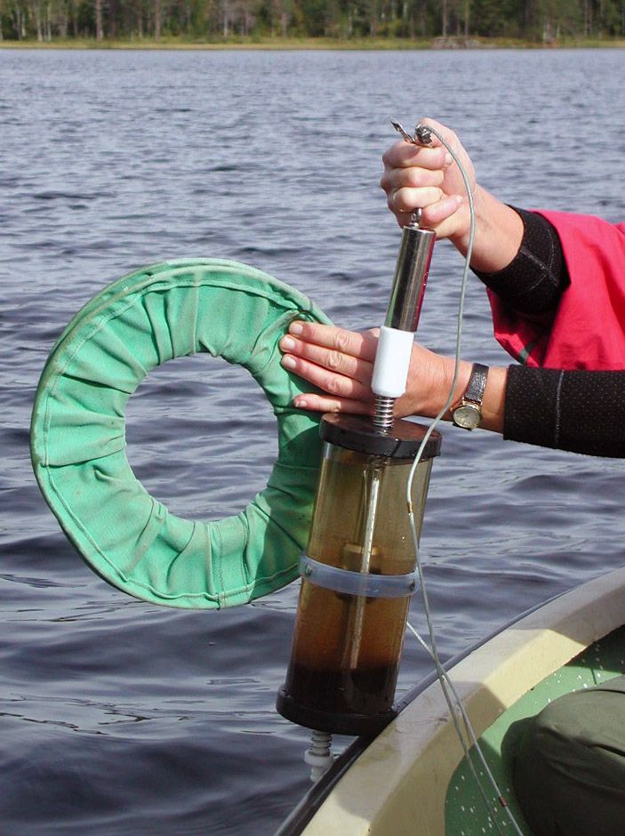 Vannhenter fylt med vannprøve. Foto.