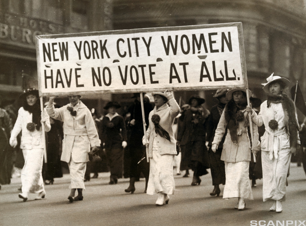 Women's Suffrage March. Photo.