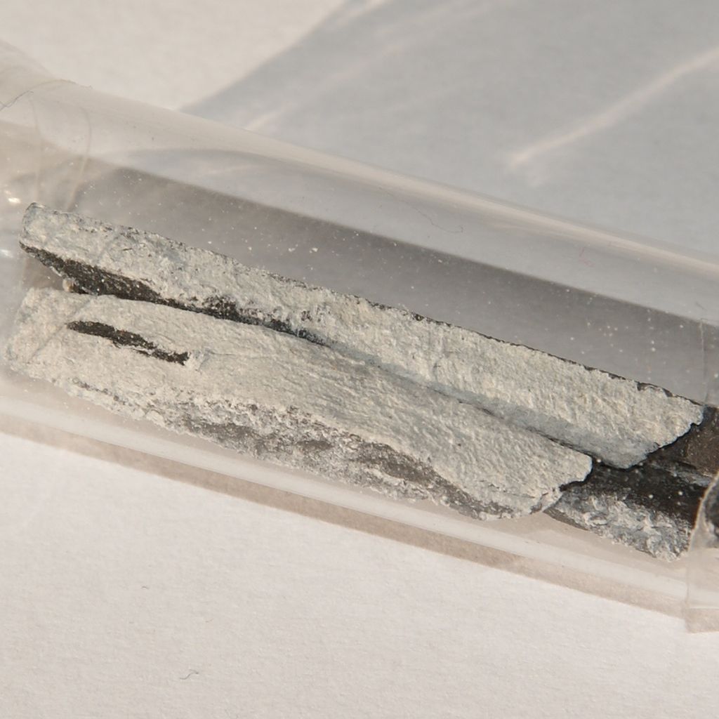 Kvitt pulver på litium. Foto.