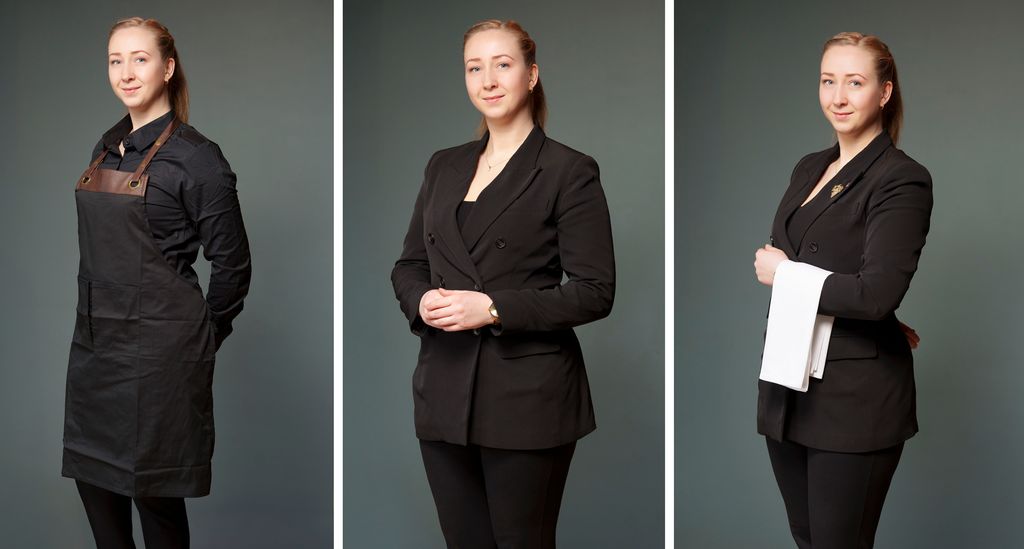 En servitør poserer i ulike uniformer. Venstre bilde viser servitøren med svart skjorte og svart forkle, bildet i midten viser servitøren i svart jakke. Det høyre bildet viser servitør med svart jakke med en drueklasenål, og over venstre arm henger en hvit håndserviett. Foto.