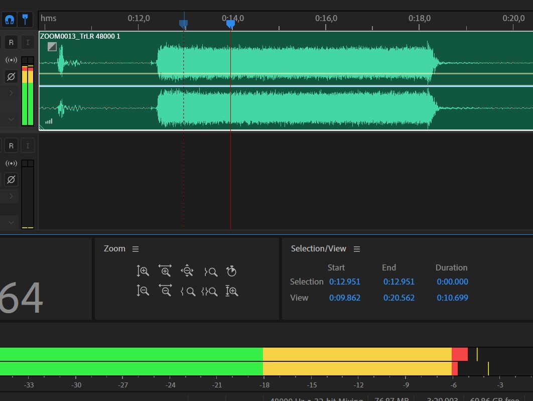 Den røde streken på lydfilen i lydsporet i lydredigeringsprogrammet Audition er markøren. Skjermbilde.