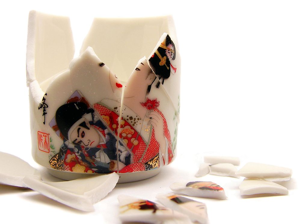 Japanese procelain cup without handle is broken. Photo.