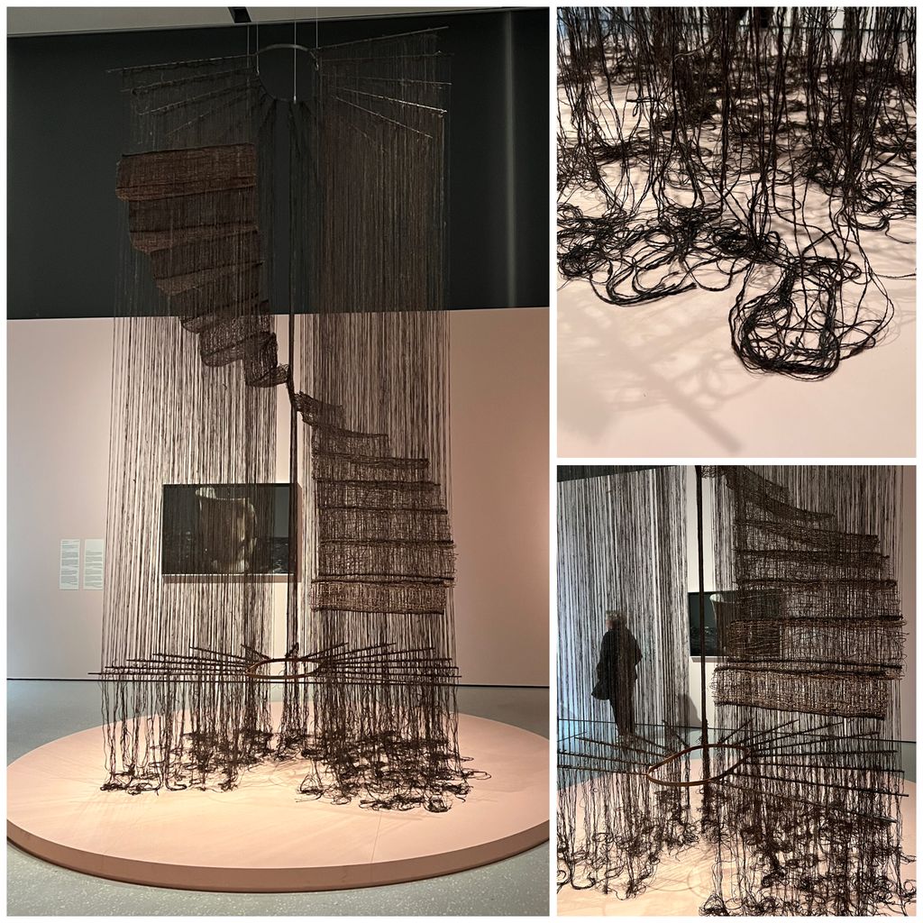 Fotokollasj med oversiktsbilde og detaljbilder av vevde tråder som danner ei spiraltrapp. Foto.