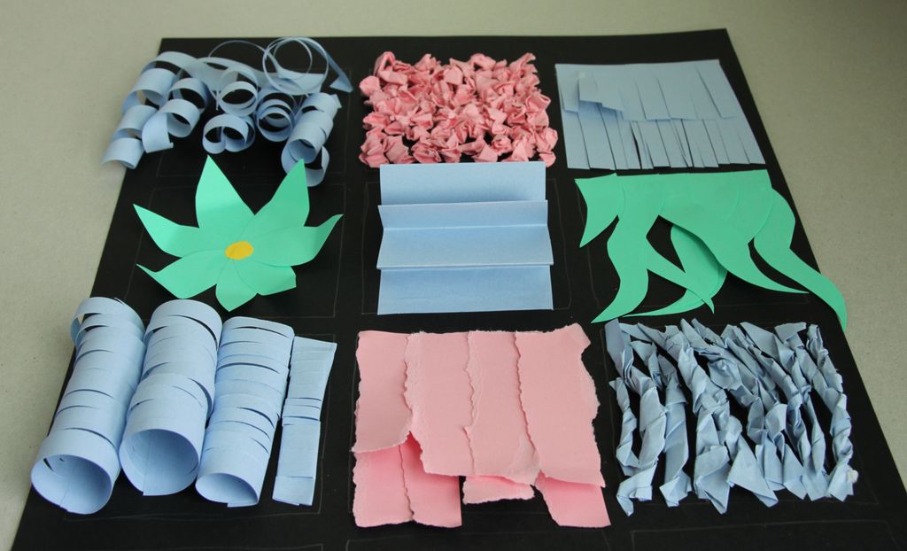 Eksperimentering i papir fordelt på 9 ruter. Foto.