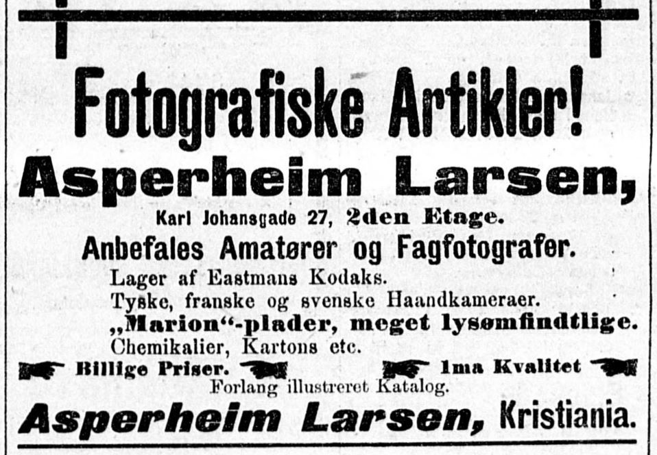 Annonse for Olaf Asperheim-Larsens fotografiske artikler. Foto.