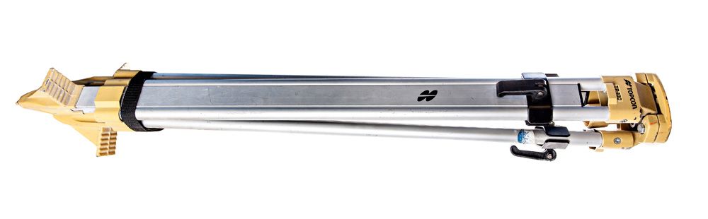 Stativ til nivelleringsskikkert. Fotografi.