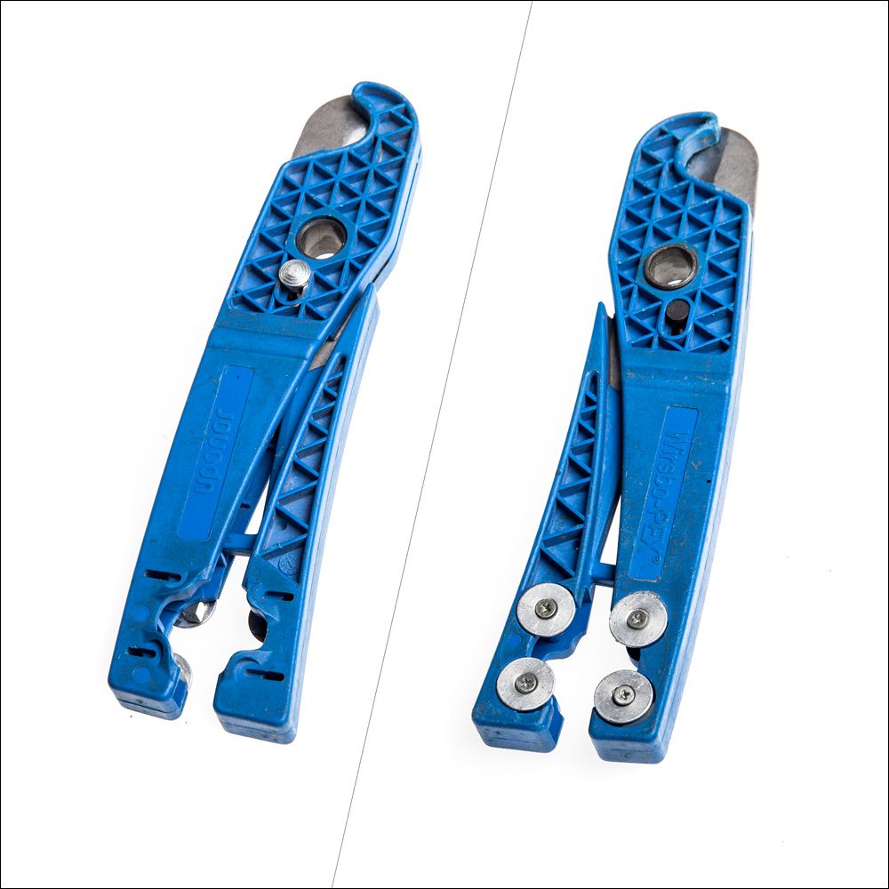 Forside og bakside på en pexrør saks. Foto.