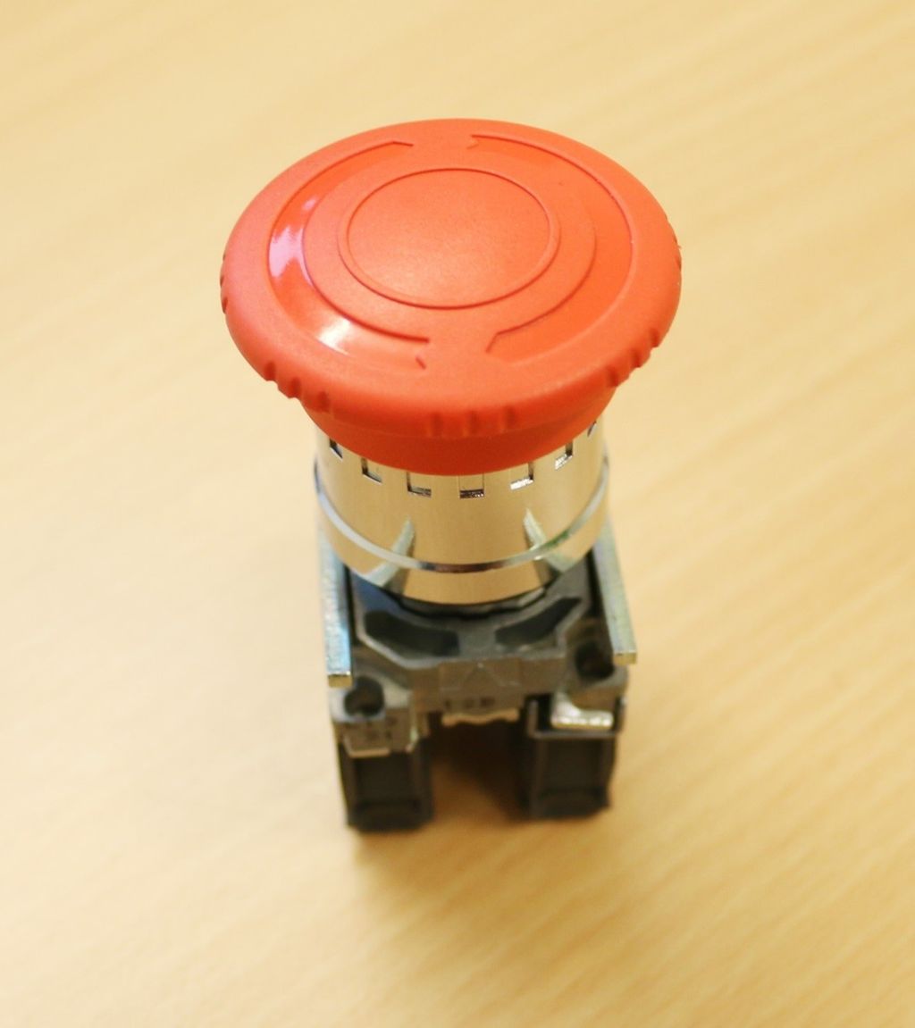 Naudstoppbrytar. Foto.