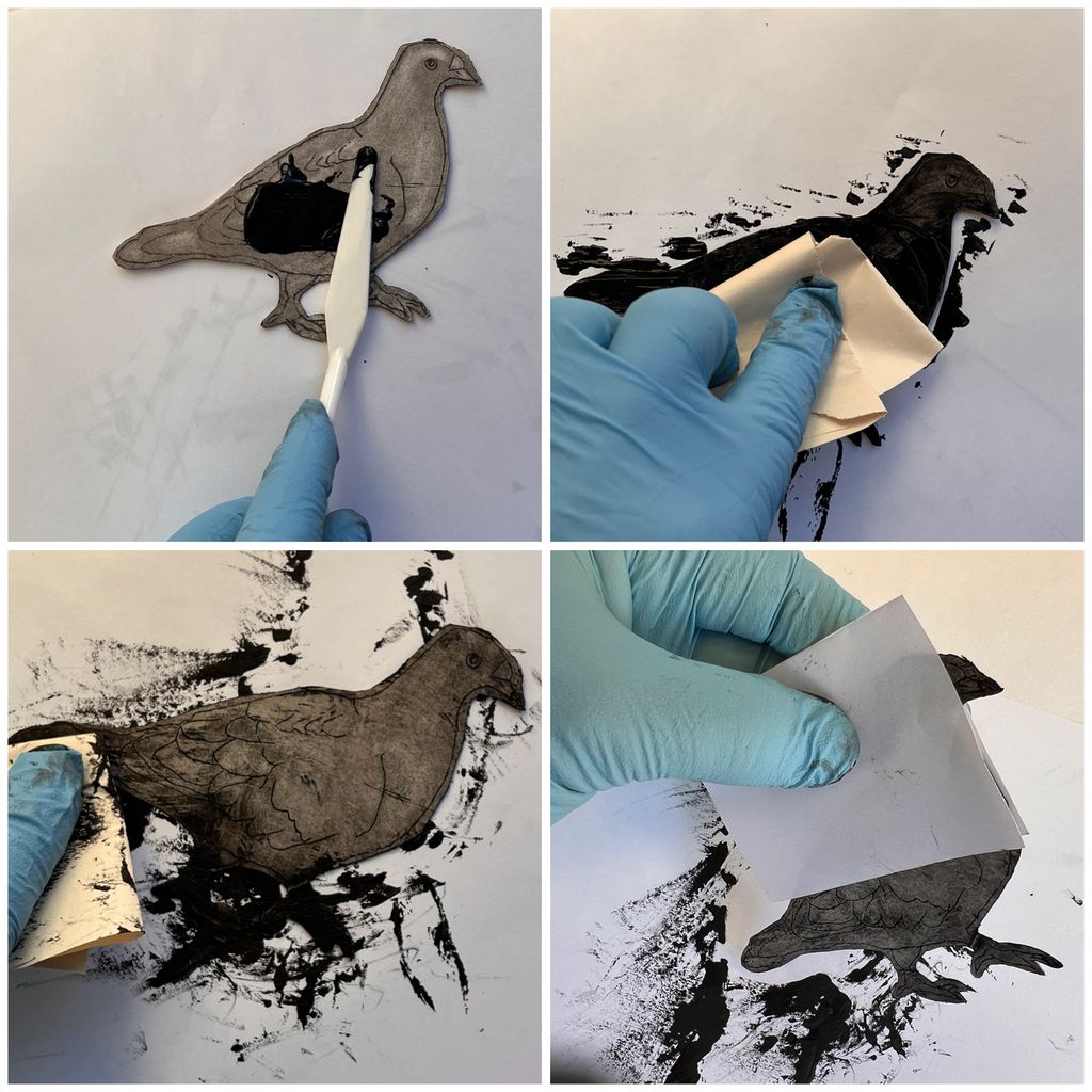 Trykkplate med ei due blir gjord klar til trykking. Foto.