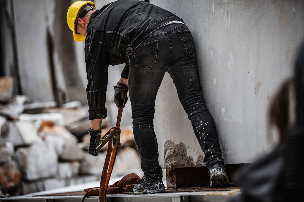Sikring av betongrør på lasteplan med fiberstropp. Foto