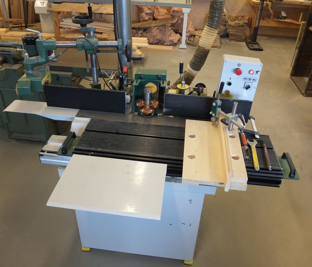 Vertikalfres. Her er beskyttelsen fjernet for å vise fram maskinen. Foto.