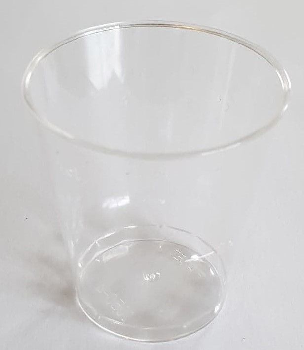 Lite plastbeger. Foto.