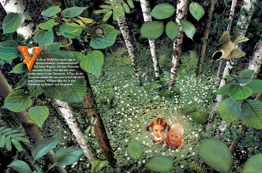 To barn står i ein skog og ser oppover. Vi ser dei i fugleperspektiv. Det er skog med grøne vekstar rundt dei. Der dei står, veks det kvitveis, og ein gul og svart fugl sit i eit av trea. Skriftleg tekst formidlar at dei snakkar om verdsrommet. Illustrasjon.