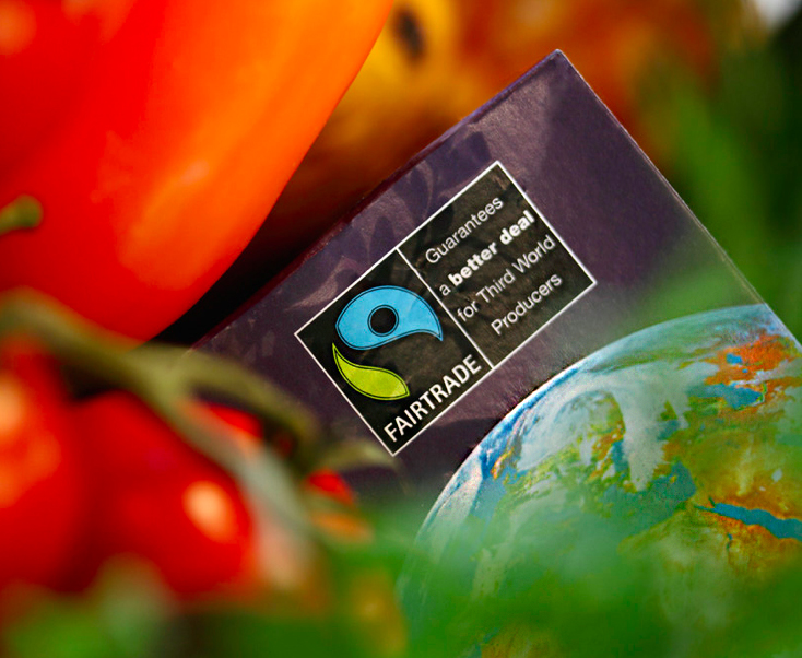 Tomater som er merket med en etikett med Fairtrade-logo. Foto.