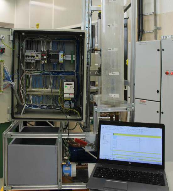 Ferdig koblet PLS med oppsatt PC. Foto.