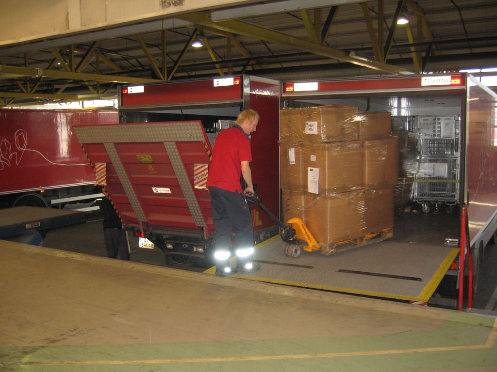 Posten har egne konteinere.