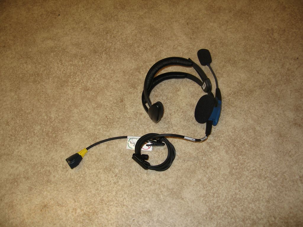 Plukkinformasjonen formidles trådløst til et hodesett.