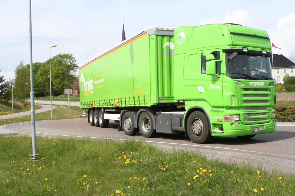 En semitrailer med kapell. Foto.