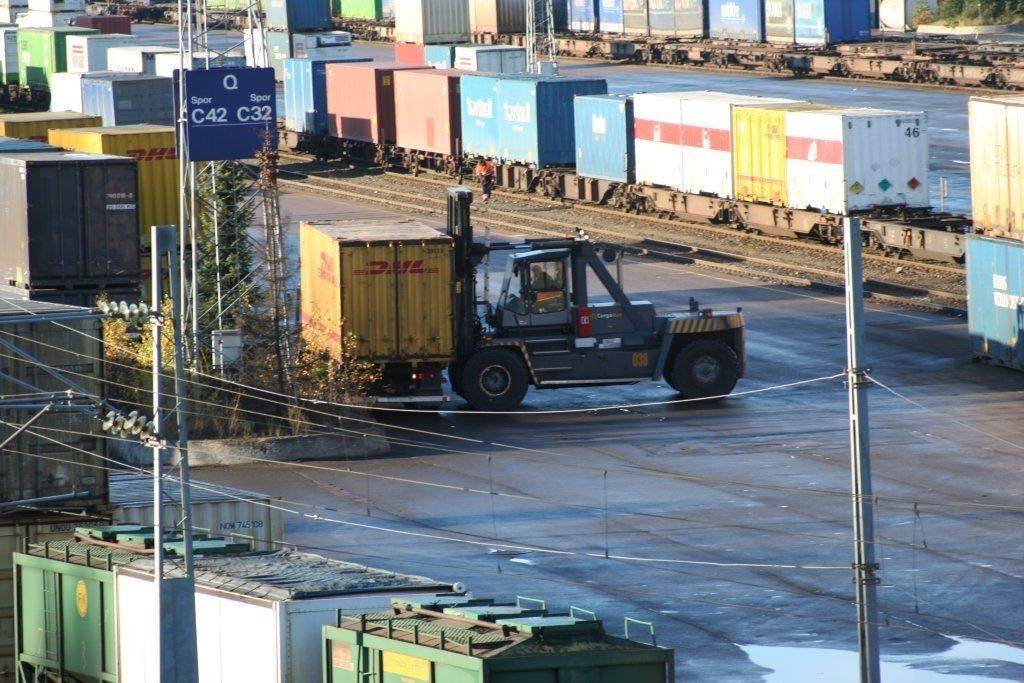 Container og truck på havnelager.foto.