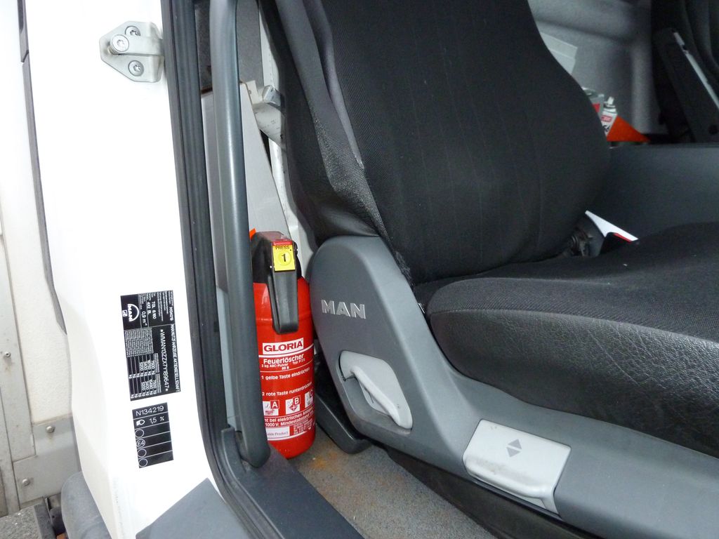 Brannslokkingsapparat i bil. foto.