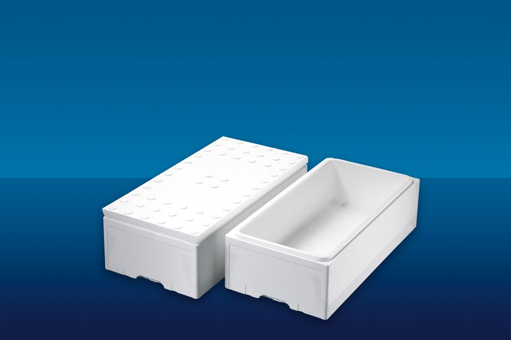 To tomme isoporkassrer. foto.